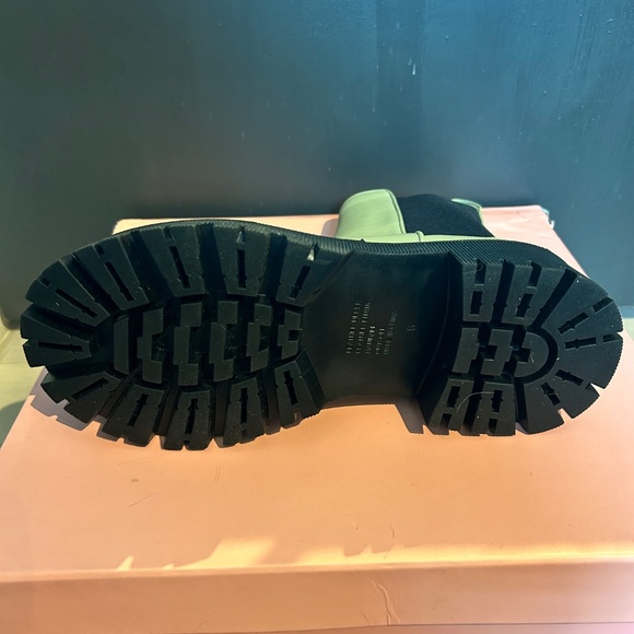 Intentionally _________ boots - Picture 2 of 4